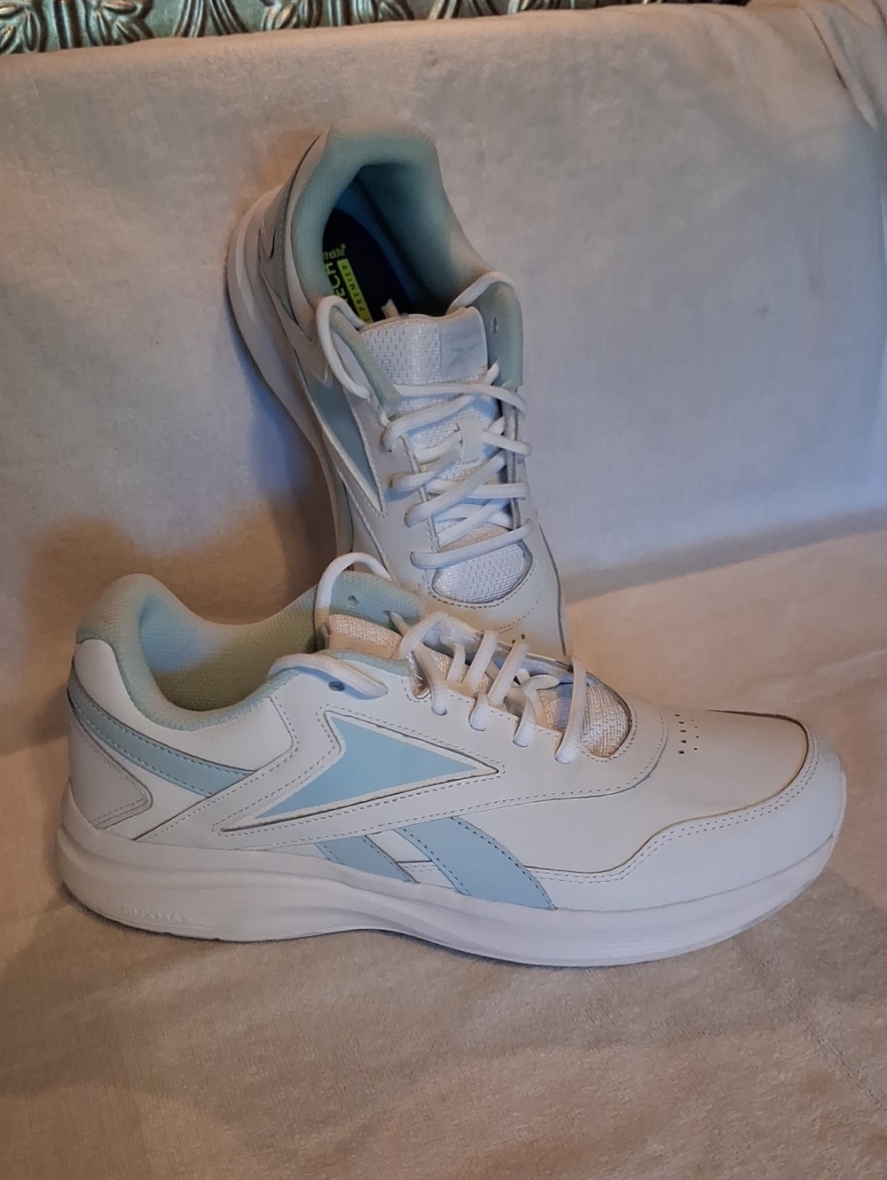 Reebok White Sneakers with Light Blue Details DMXMAX  Ortholite Size 10.5